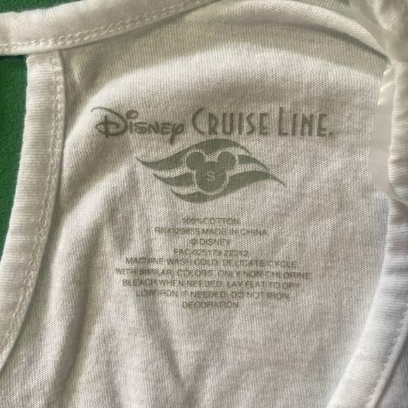 NWOT DISNEY Women’s Short Sleeve‎ Top/Tees Size Small - Picture 8 of 8